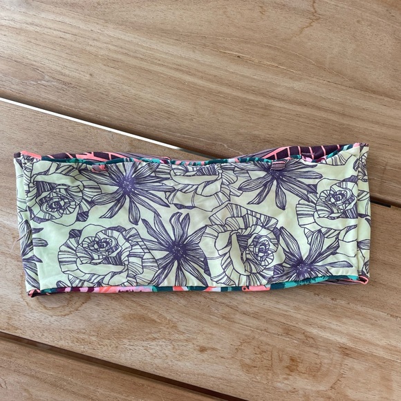 Maaji strapless and reversible bikini top size medium - Picture 3 of 4